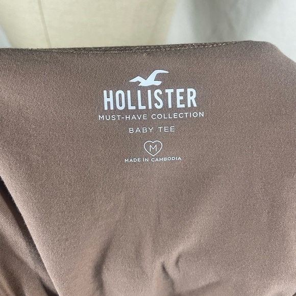 Hollister Must-Have Collection, Baby Tee Tan Size M - Picture 2 of 5
